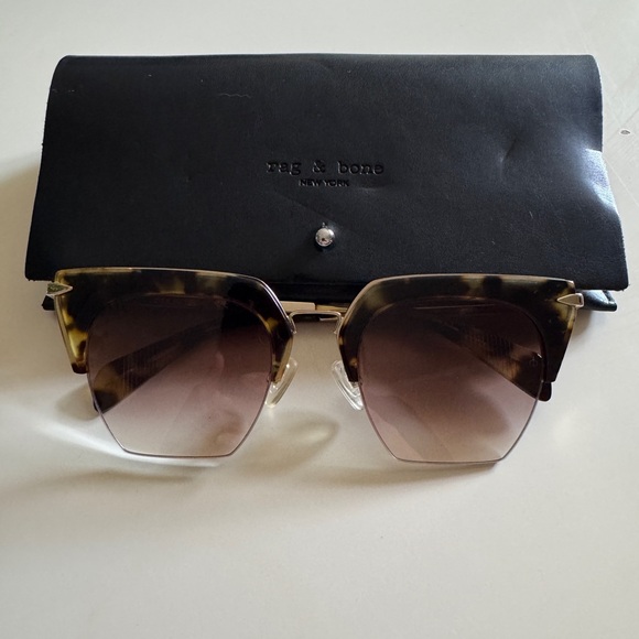 rag & bone Accessories - Rag & Bone Tortoise Shell Sunglasses with Black Case